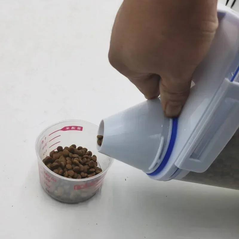 1 Stück Luftdichter Tierfutter-Aufbewahrungsbehälter, 1,5kg/2kg Plastik-Vorratsdose mit Messbecher für Hunde- und Katzen-Trockenfutter – Detail 9