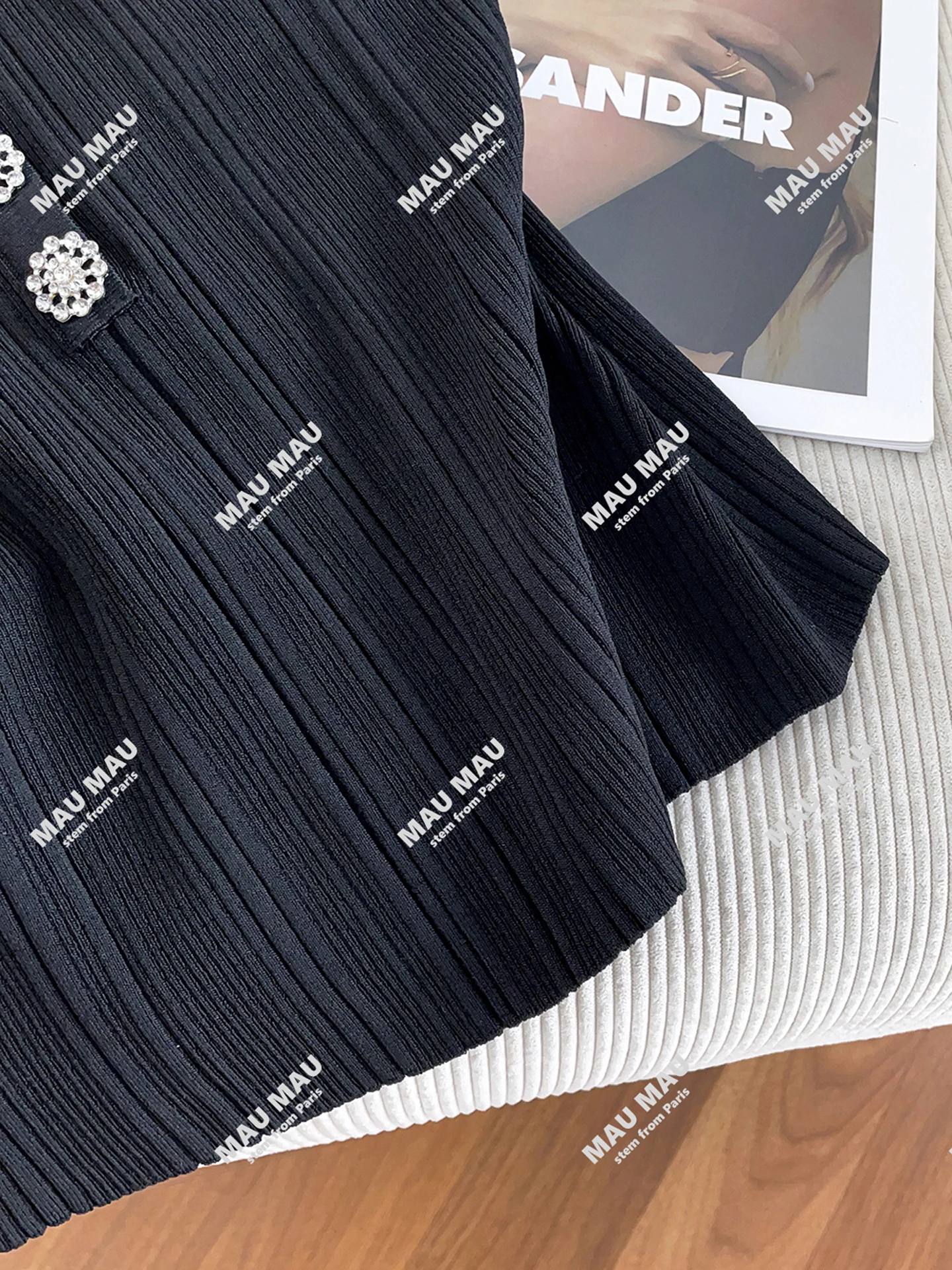 

Luxury Women's Knitted Diamond Embedded U-Ne Vest Top Small Fraance Sle Autumn 2025 Faion Commute Slim Fit ort Length