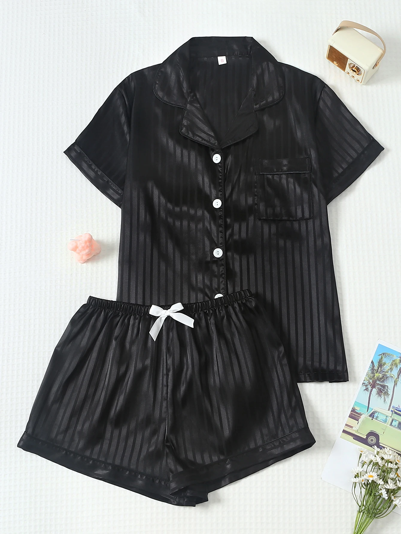 Two-Piece Set of Comfortable Satin Striped Printed Collared Button-Down Short-Sleeve Top with Pockets and Bow Shorts, Spring/Summer Women's Pajama Loungewear Set Suitable for Home Use