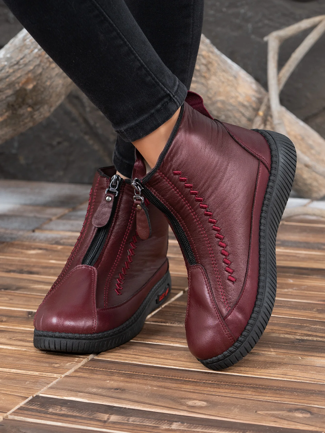 2026 Winter Damen Fleece-Gefütterte Leder-Stiefeletten Klettverschluss Stickerei Rutschfeste Weiche Gummisohle Warme Freizeitstiefel – Detail 31
