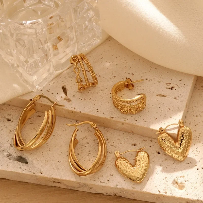 Fashion Delicate 18k Gold Plated Titanium Steel Whacked Pattern Love Heart Shape Earrings for Women Trend Vintage Jewelry Gifts