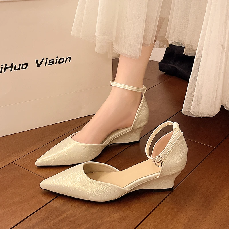 New Luxury Metallic Designer Women's Sandals 2026 Spring Sexy Pointed Toe Wedge Heels Outdoor Beach Party Sandals Plus Size