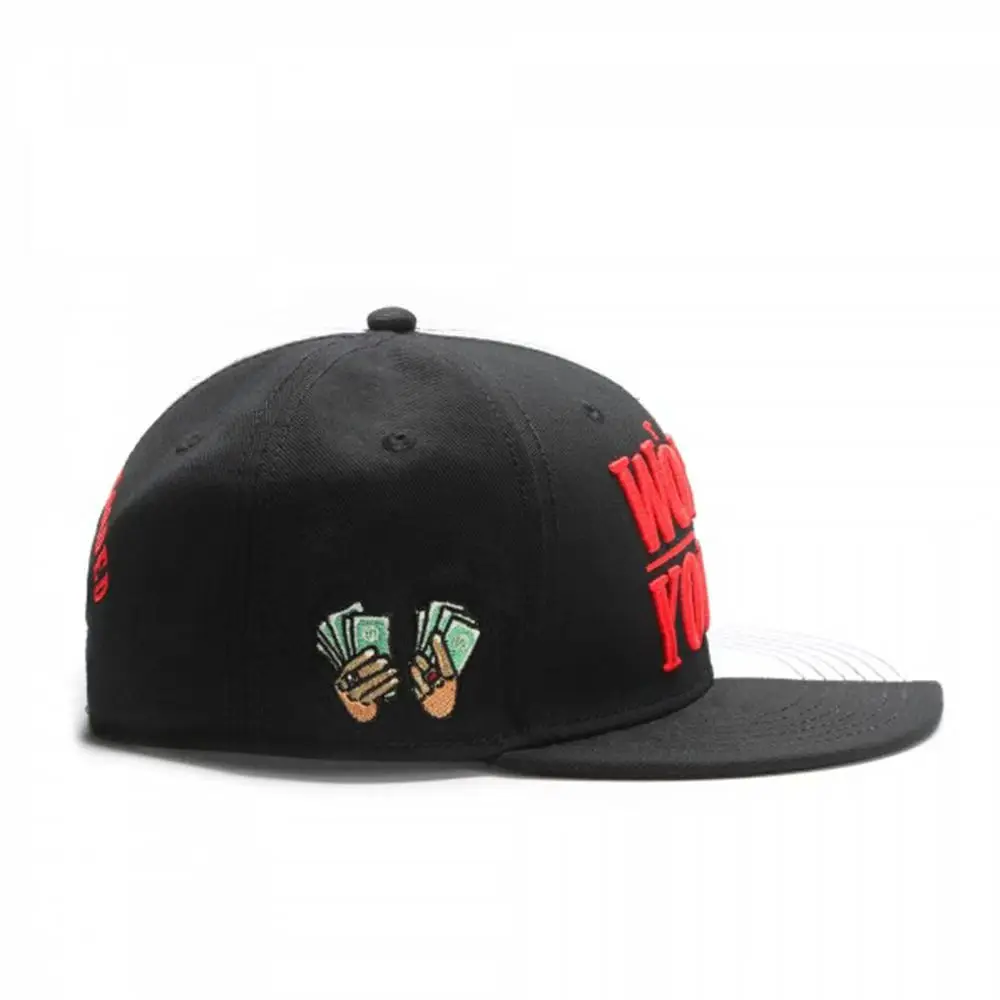 Fashion Black and White Fashion Letter WORLD IS YOURS Hip-Hop Hat, Adjustable for Men and Women, Flat-Brimmed Hat, Sunshade Hat