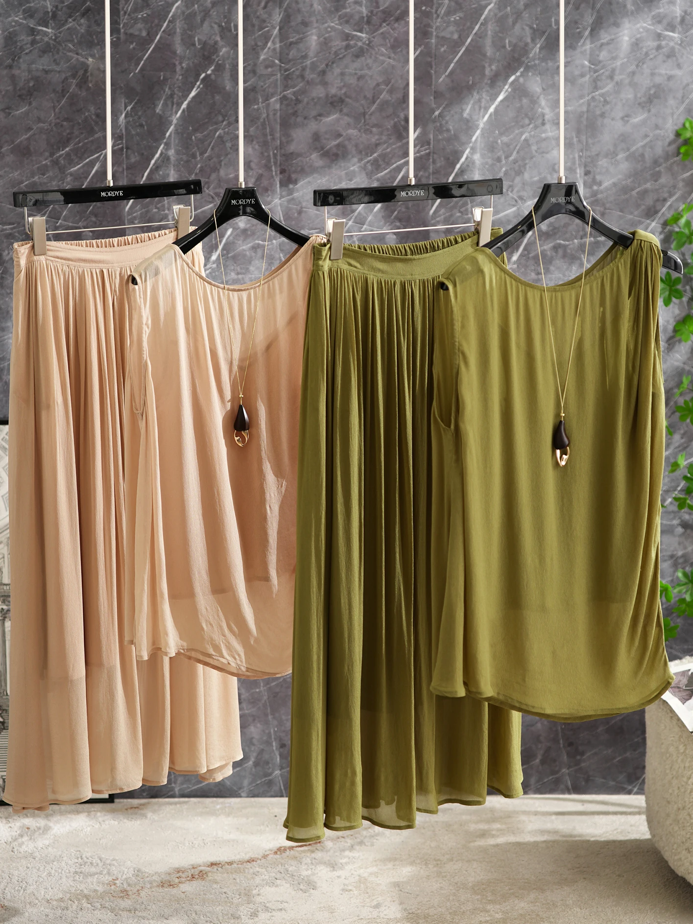 

M1U Ultra Light Thin Sensation Silk Top Skirt Set Summer Fashionable Sleeveless Viscose Blend Breathable round Neck Two-Piece...