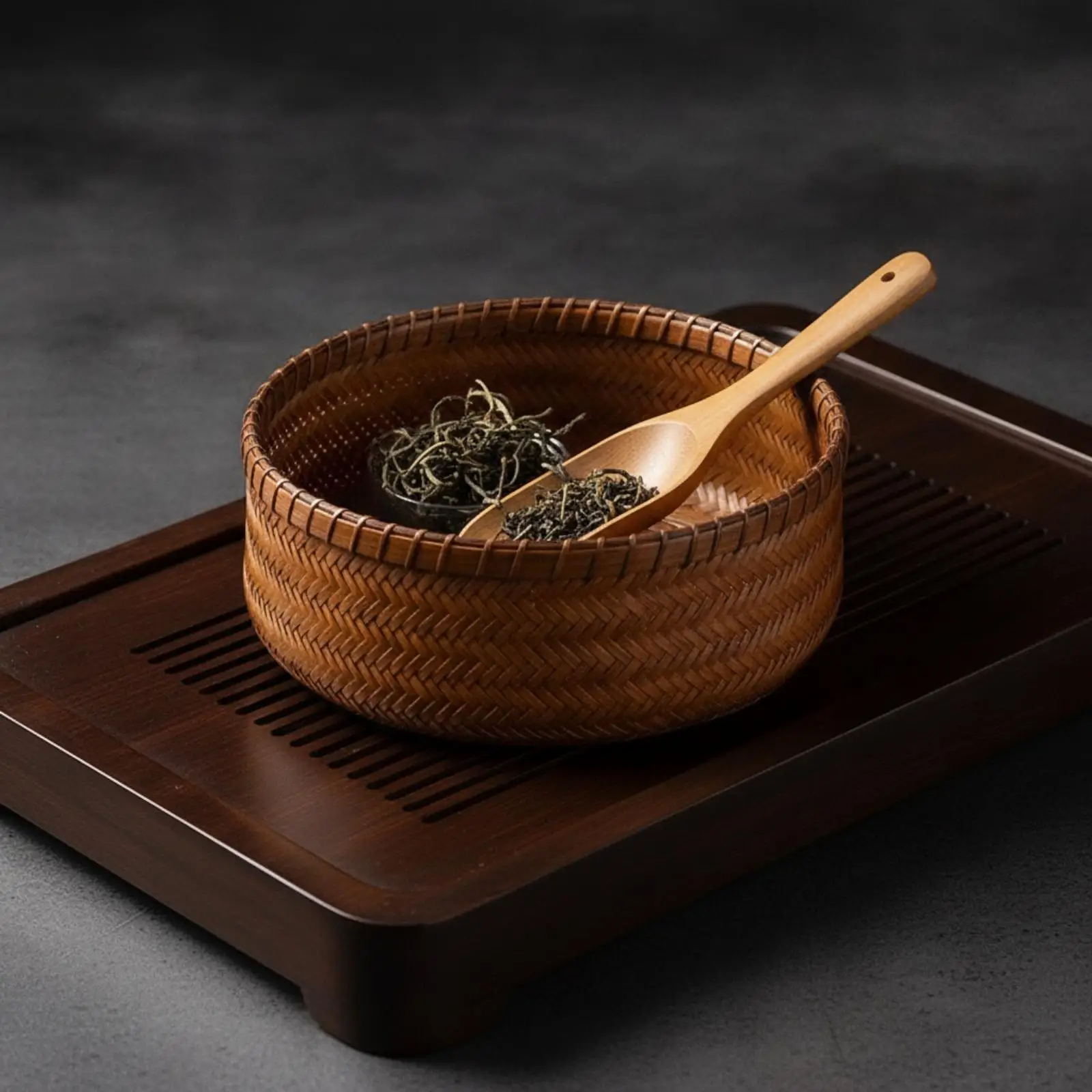 Bamboo Woven Fruit Basket Handmade Zigzag Pattern Lacquered Finish for Kitchen Dining Area Snack Storage