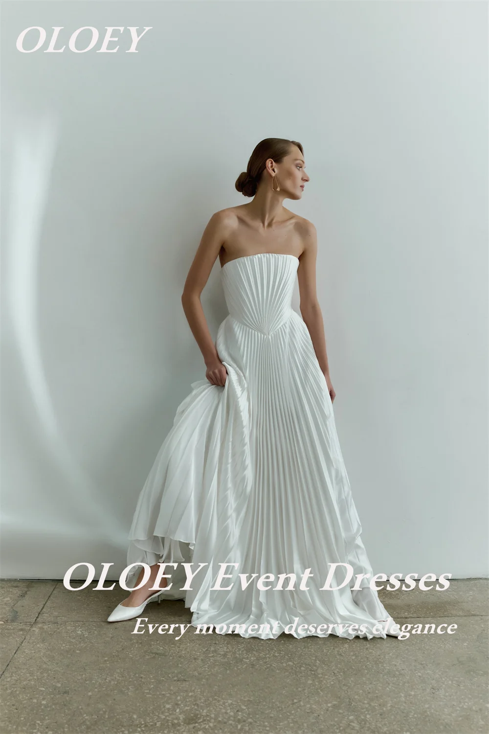 OLOEY Elegant Pleated Satin Strapless Wedding Dress Side Zipper A Line Bridal Gown 2025 Brides Customized Sweep Train image 2