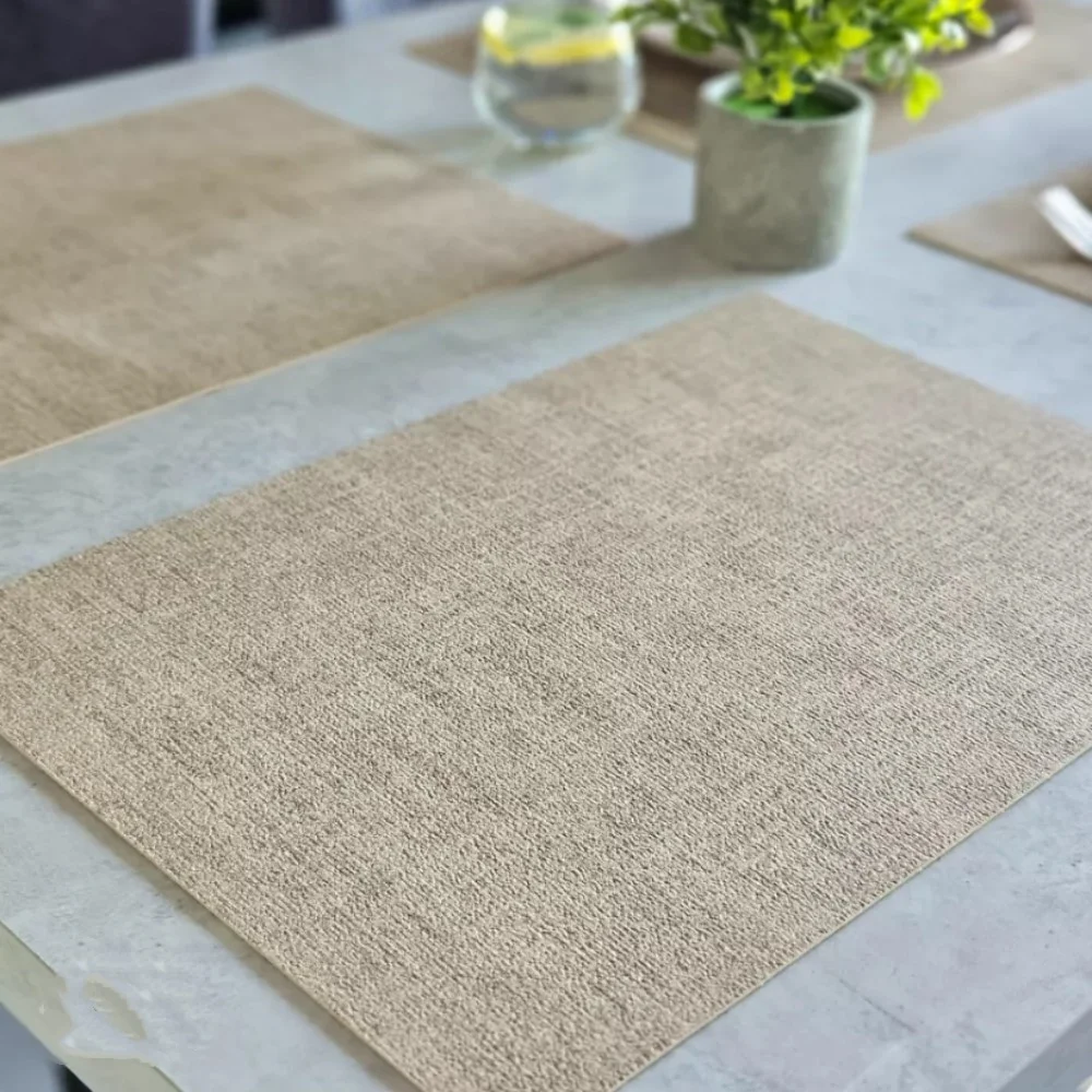 1/4/6 Stück cremefarbene Tischsets aus Kunstleder für Ess- und Küchentisch, waschbare Tischsets, rutschfeste PU-Tischsets für die Zwecke im Freien