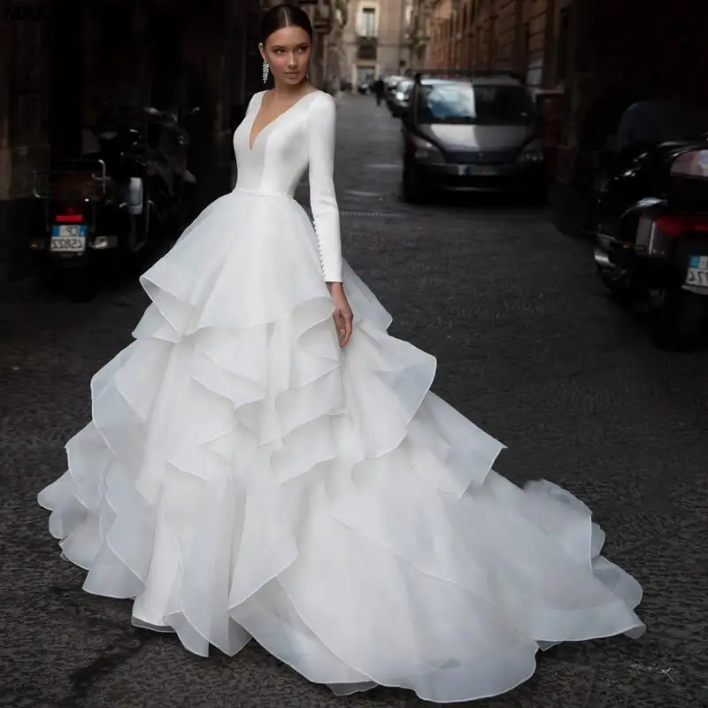 

Romantic V-Neck Long Sleeve Beach Wedding Dress Ruffles Organza Court Train Princess Bride Gown Plus Size Bridal Dress