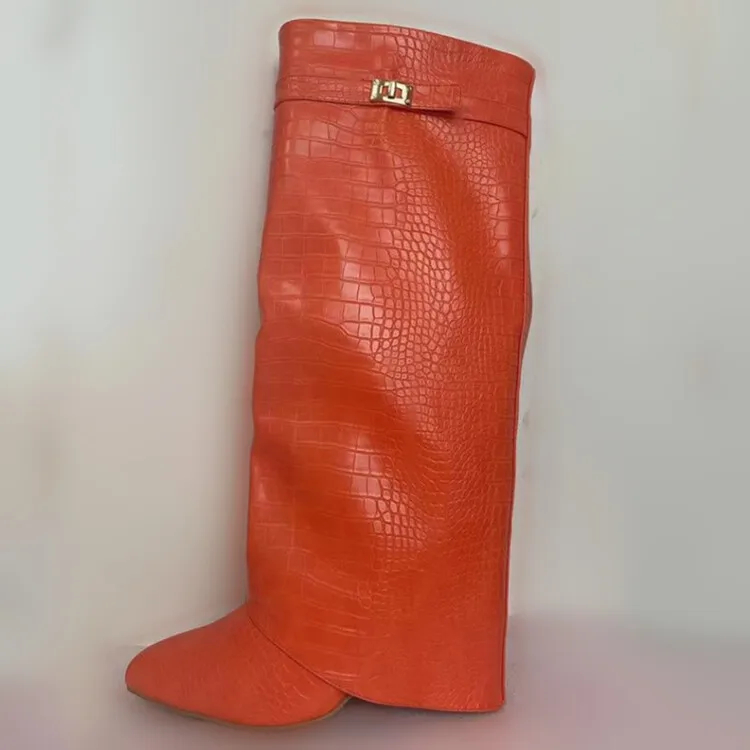 Nuovi pantaloni da donna con tacco super alto e testa tonda con gambe divise e stivali design stivali con bottoni in metallo a forma di bambù