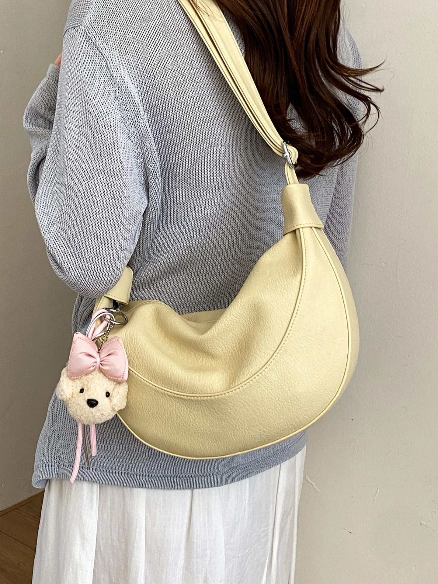 

Elegant Dumpling Shaped Women's Shoulder Bag Large Capacity Commuter Bag Fashionable Summer Trend Single Crossbody Bag