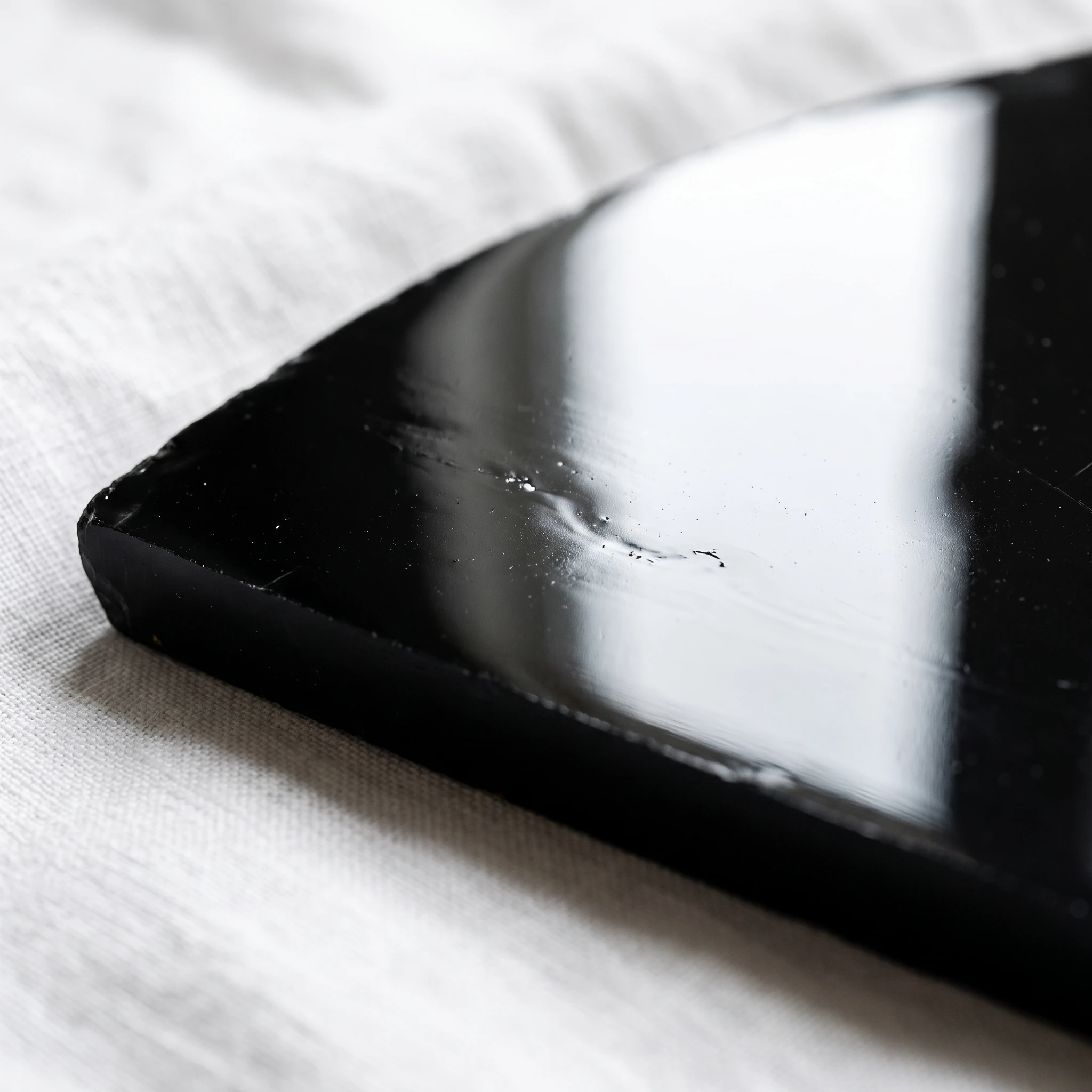 Obsidian Slice , Tabletop Decor, Perfect for Halloween, Ideal for Perfect for Festive Decorations and Gifts,Natural