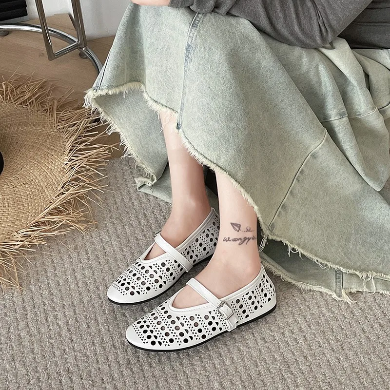 

2025 Spring and Autumn Buckle Cutout Flat Single Shoes Round Toe Comfortable Women's Flat Heel Commuter Fashion Soft Sole Shoes