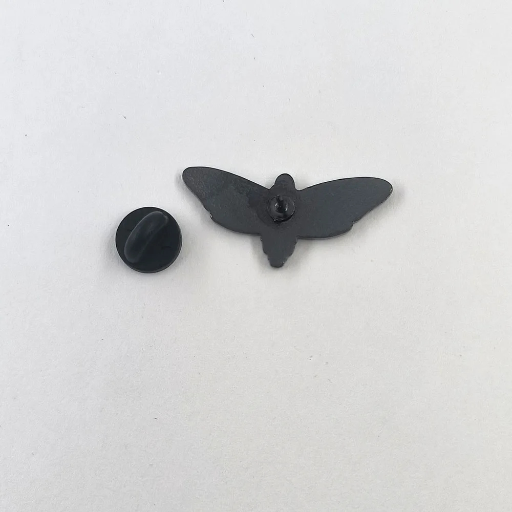 الظلام غامض Acherontia Styx بروش الفيلم الإبداعي الطرفية المينا دبوس مجوهرات الأزياء الملابس العصرية يقترن شارة هدية