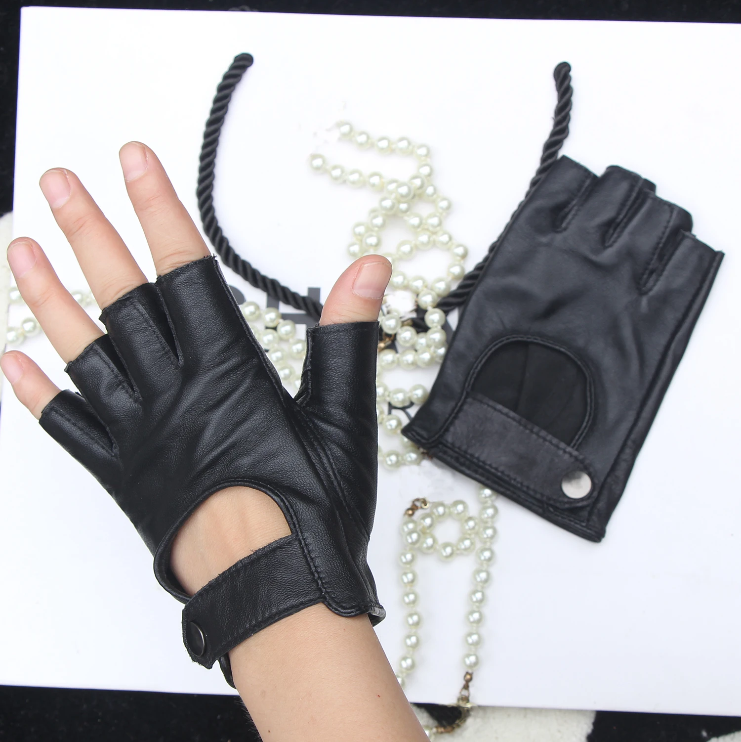 guantes-de-ciclismo-de-cuero-para-hombre-guantes-de-motocicleta-de-media-palma-para-mujer-guantes-de-conduccion-retro-de-una-sola-capa-con-hebilla-dorada-negros