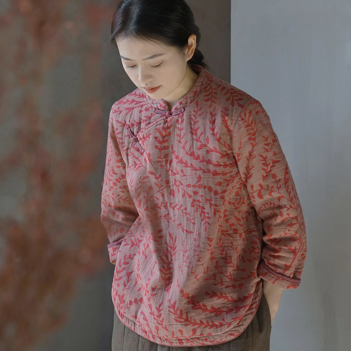 Women's Floral Pattern Stand Collar Soft Quilted Jacket Retro Chinese Traditional Frog Button Cheongsam Style Fitted Short Coat