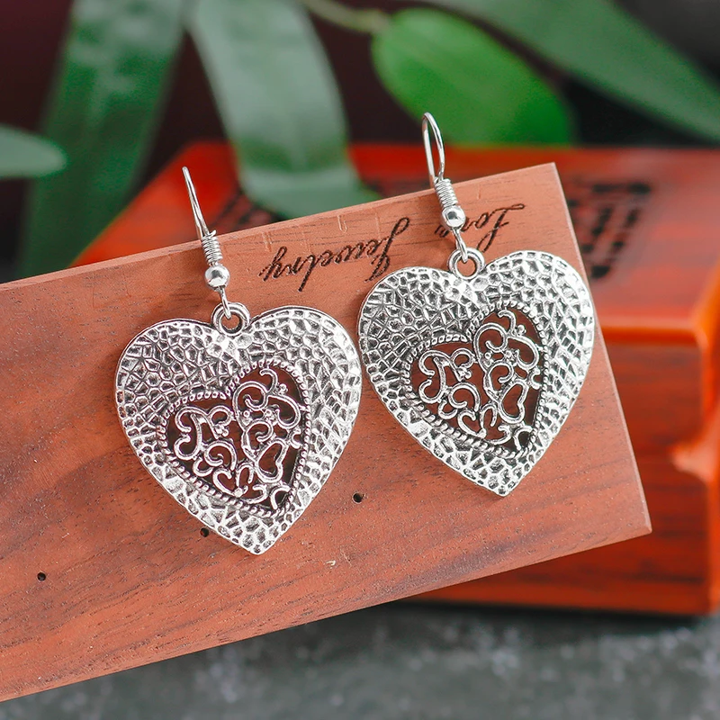 Ethnische Legierungs-Ohrringe mit Herzanhänger für Damen und Mädchen, Party- und Festival-Schmuck, Geschenke – Detail 7