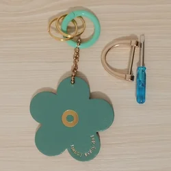 Small flower car keychain decoration floret pendant made of genuine leather