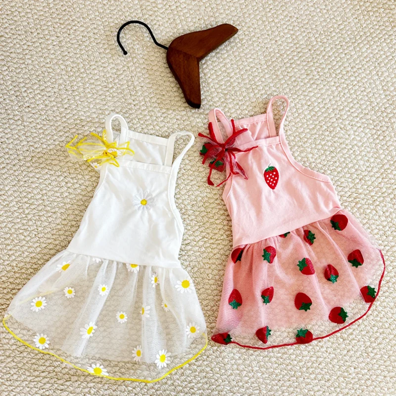 Hundekleidung Sommer Erdbeer-Print Kleid für Hunde und Katzen Schleife Hunde-Prinzessinnenkleid Welpen-Kostüme Chihuahua Mädchen Trägerrock