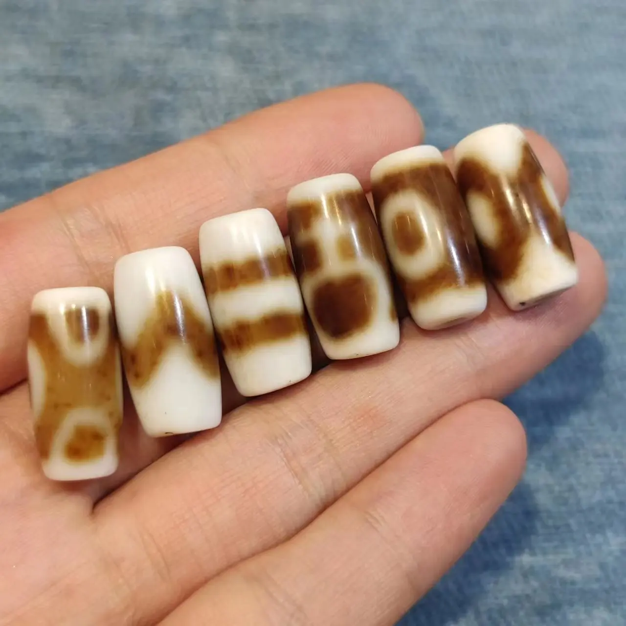 

50pcs/lot natural multiple pattern old agate dzi wholesale Light brownish white Weathering lines Handmade beads amulet archaic