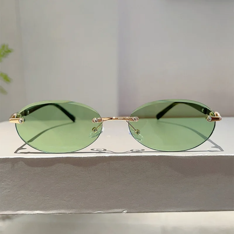 Personalisierte ovale Sonnenbrille im Retro-Stil für Damen und Herren, hochwertige Metall-Sonnenbrille, luxuriöse rahmenlose Sonnenbrille für Reisen, UV400-Sonnenbrille – Detail 17