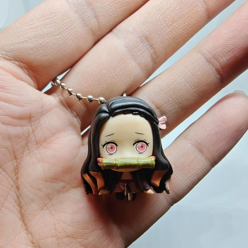 Bulk Bandai Gacha Demon Slayer Kimetsu No Yaiba Grab of Clothes Series Series und Nezuko Actionfiguren mit Anhängehämmen