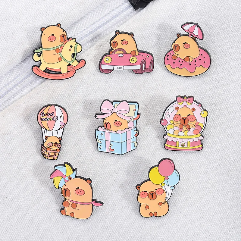 Animal Brooch Cute Orange Capybara Metal Badge Small Gift Wholesale Decorative Brooches Hat Pins for Clothes Backpack Pin Lapel