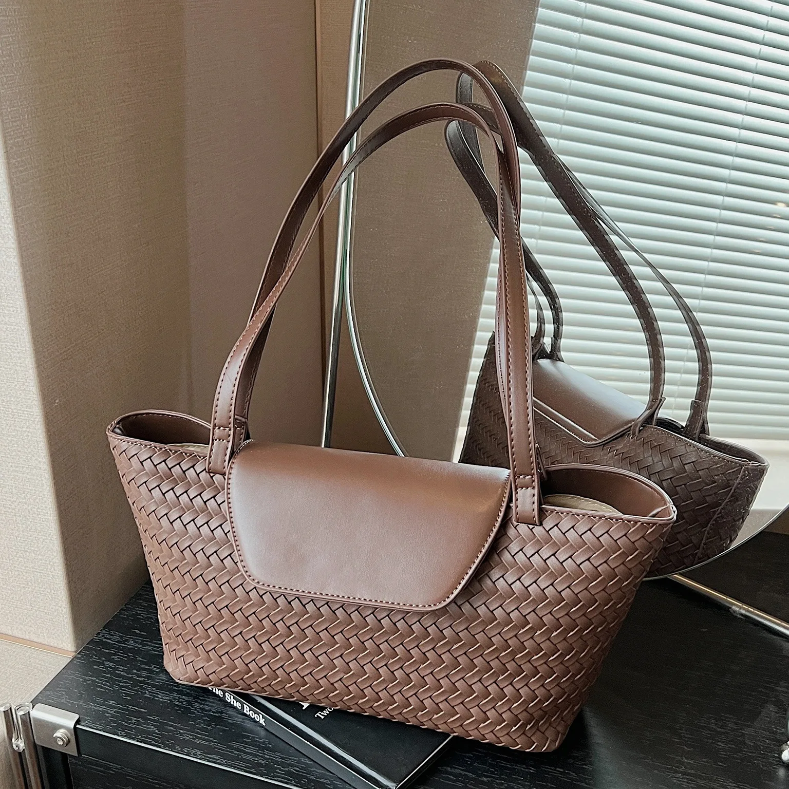 

2025 Woven Underarm Tote Bag for Women Minimalist Shoulder Crossbody Purse Fashionable Handbag