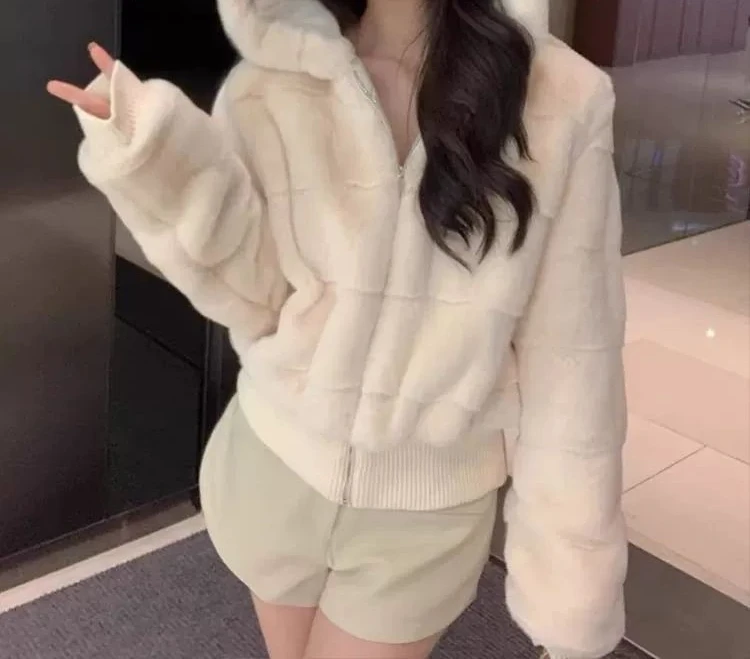 معطف قصير بسحاب من القطيفة بغطاء للرأس جديد لشتاء 2025