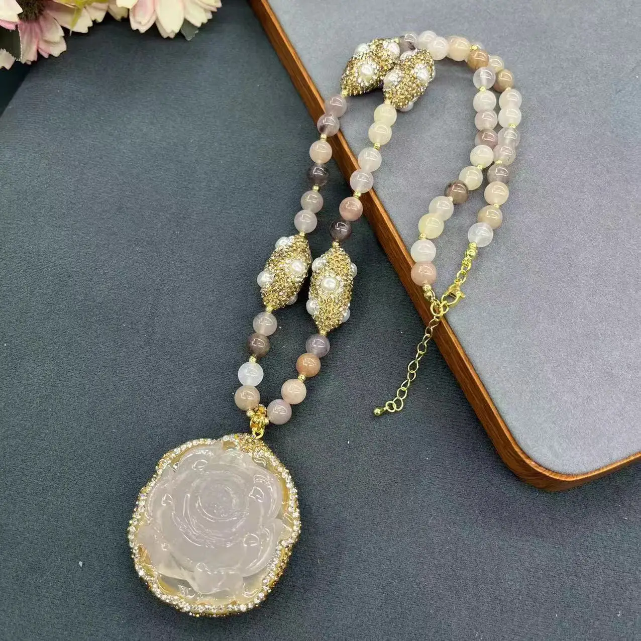 

DIY accessories Autumn and winter new glazed peony sweater chain Internet celebrity live broadcast