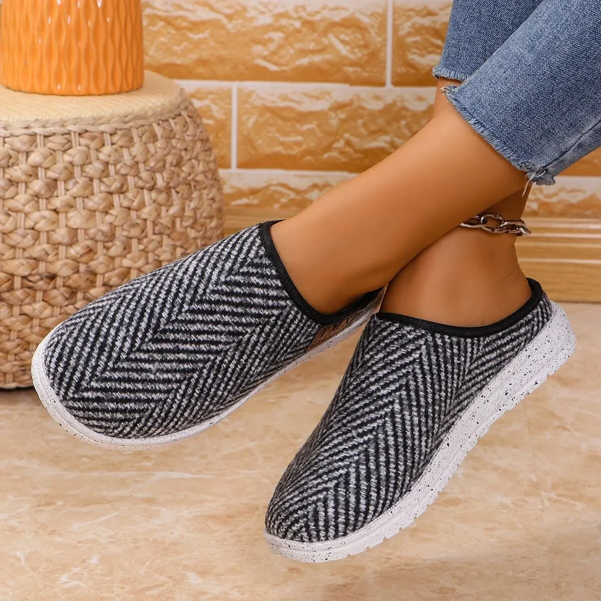 

Pop Womens Winter Slippers 2024 New Fashionable Warm Plush Half Slippers Comfortable At Home Flat Shoes Lightweight Size 36-43