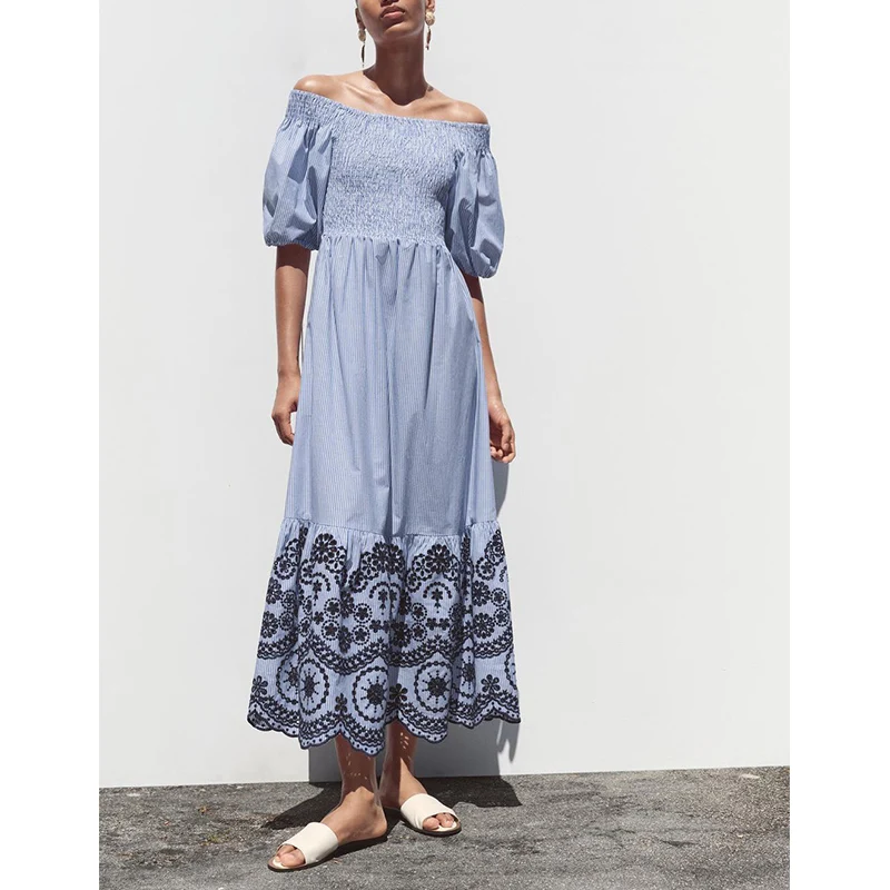 Letnia damska sukienka midi z wzorem uli pszczelich, elastycznym sznurkiem, haftowanymi paskami, odkrytymi ramionami, prostym kołnierzykiem i bufiastymi rękawami.