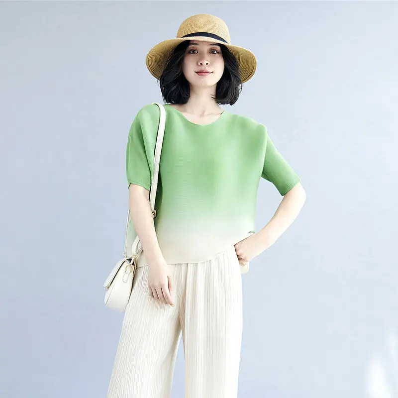 2023 new summer fashion temperament slimming gradient blouse loose gradient short-sleeved T-shirt female thin fold wrinkles