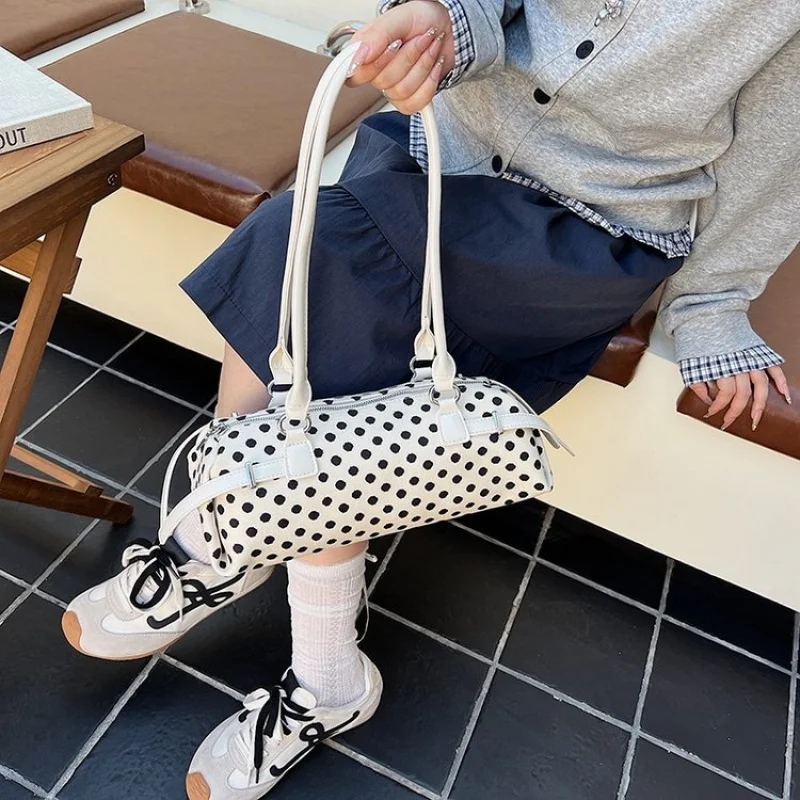 

High-End Ladies Tote Bag Crafted From Fine Leather Boasting Paris Inspired Simple Vintage Style​