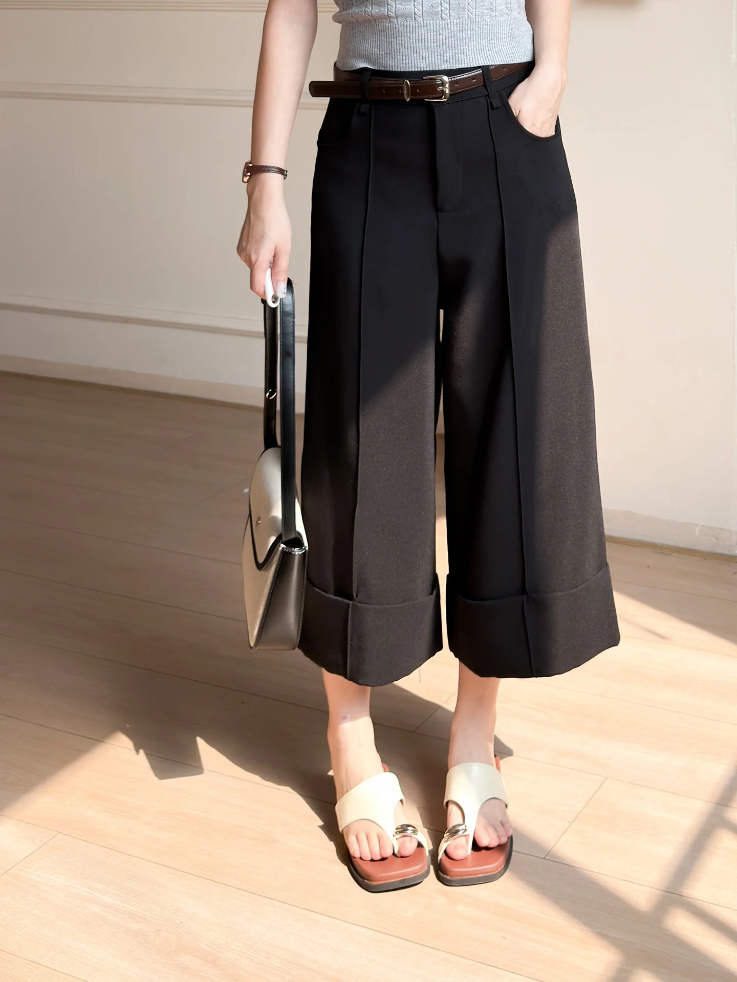 

Модные женские брюки-кюлоты с высокой талией, черные, с отворотами, длиной 7/8, с поясом, повседневные, прямые, костюмные