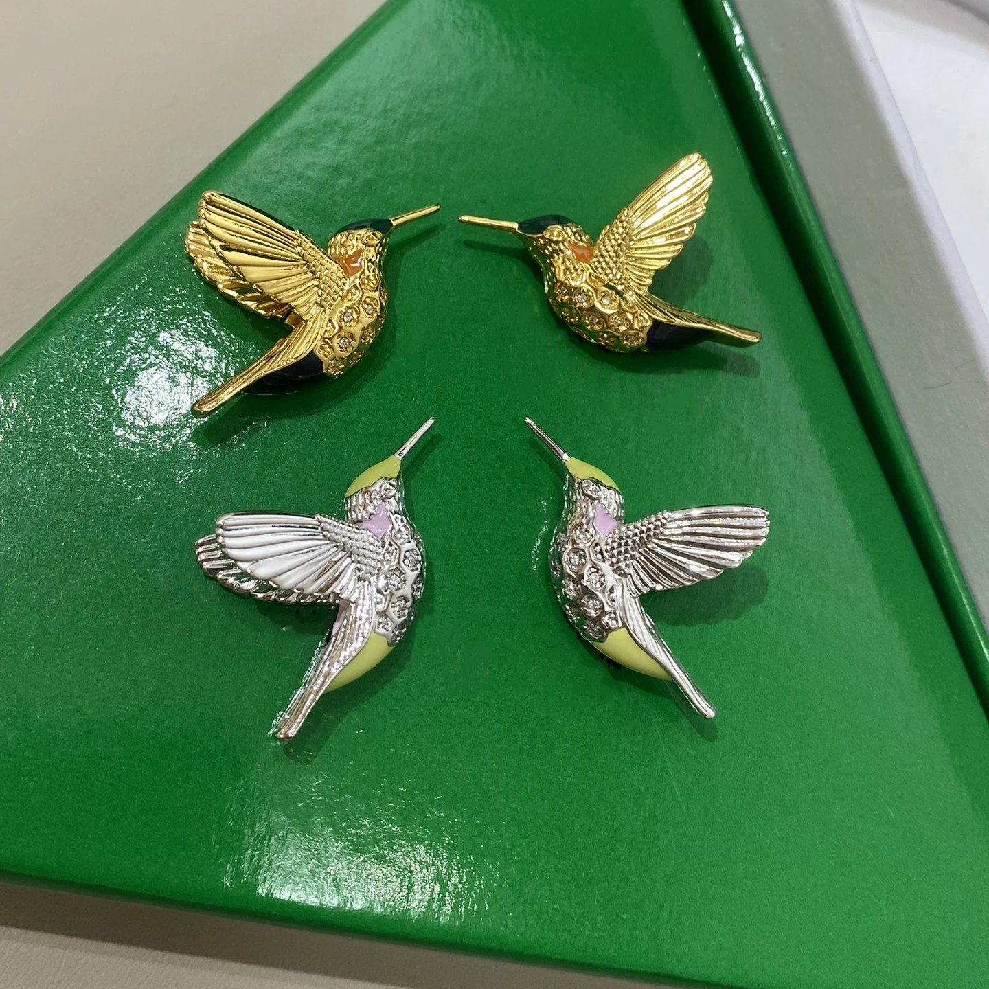 

Горячие модные дизайнерские брендовые золотые, серебряные серьги с птицами, женские серьги высшего качества, романтические роскошные ювелирные изделия, тренд