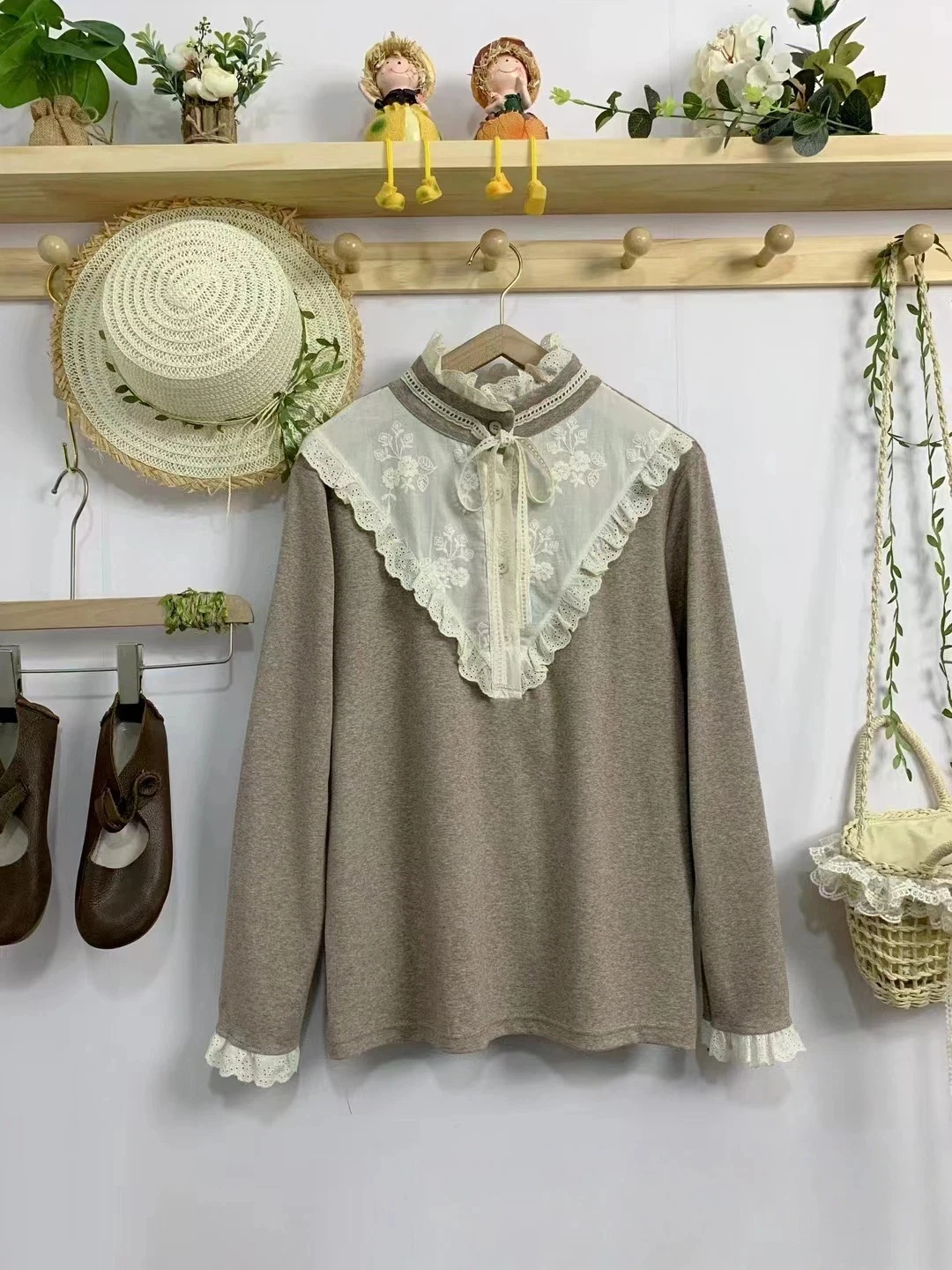 2026 Mori Kei Katoen Lange Mouw Top Vrouwen Japan Stijl Vintage Kanten Kraag Borduren Patch T-shirt Vrouwen Trui Backing shirt