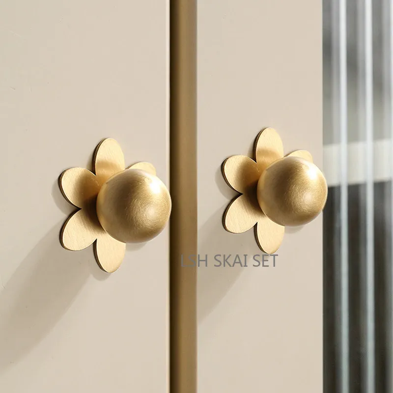 1Pc Brass Single-hole Handle French Style Spherical Cabinet Door Handle Kitchen Cabinet Drawer Knobs Furniture Hardware Pulls