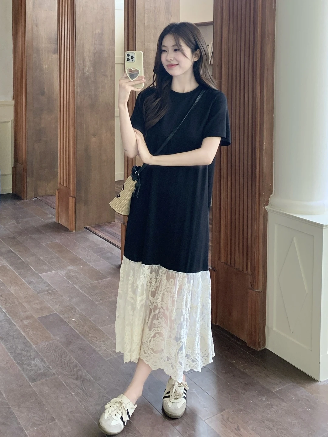 Dentelle épissure t-shirt style décontracté Dr femmes été nouveau Sle Agel polyvalent longue Dr coréen Sle trajet dentelle Patchwork