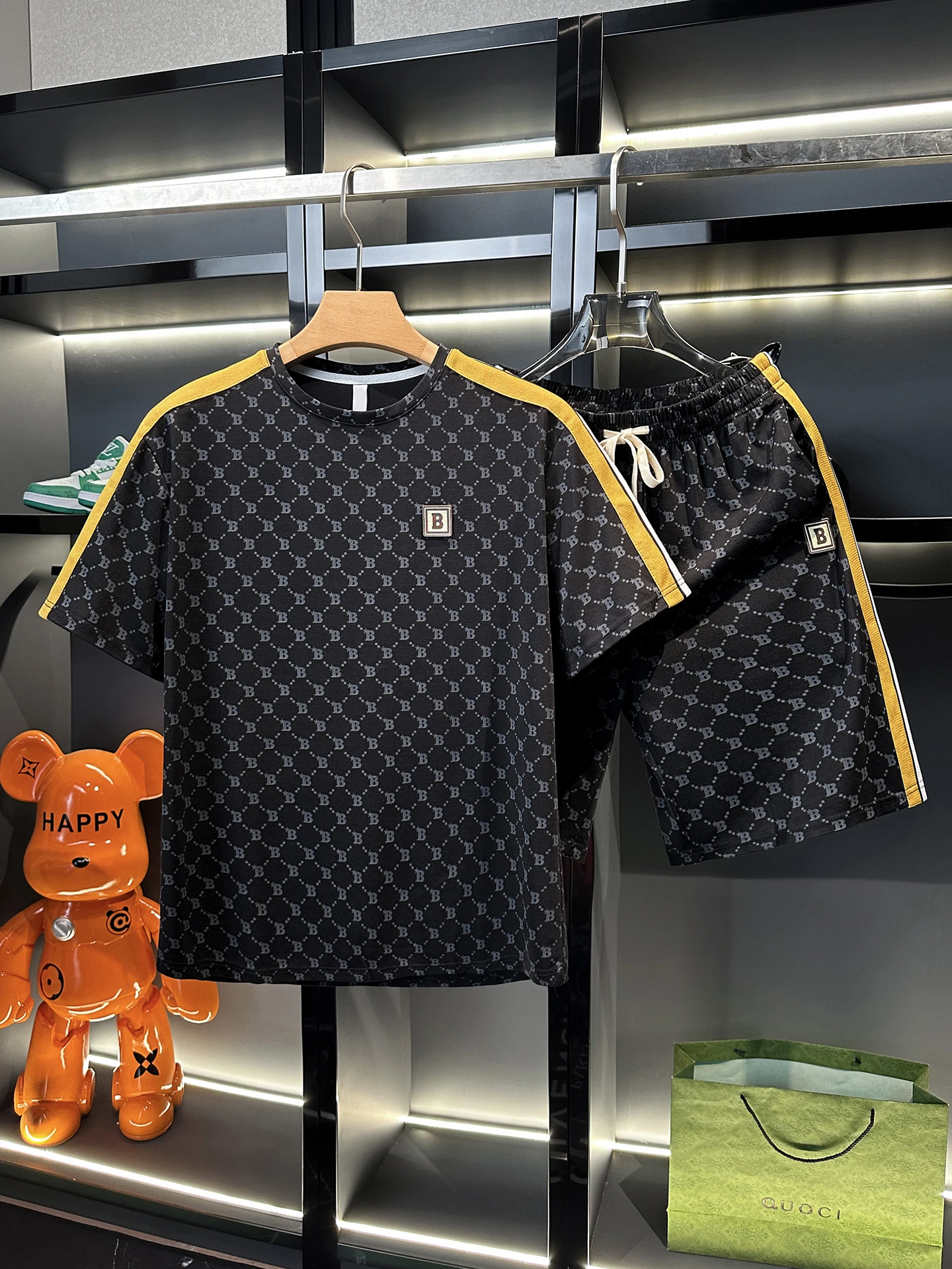 夏カジュアルアイスシルクゆったりメンズファッションセット2025新作半袖ショートパンツtシャツポリエステルユースショートセット