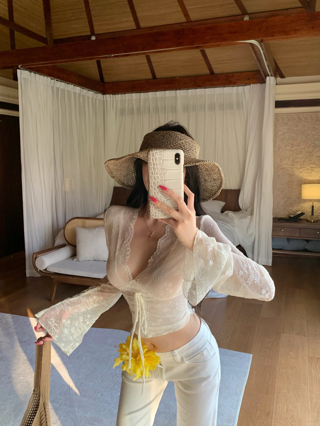 

Elegant Lace Splice Bell Sleeve T-Shirt Women's Fashion Slimming Short V-Neck Long Sleeve Top Pure Desire Style Summer Shirt