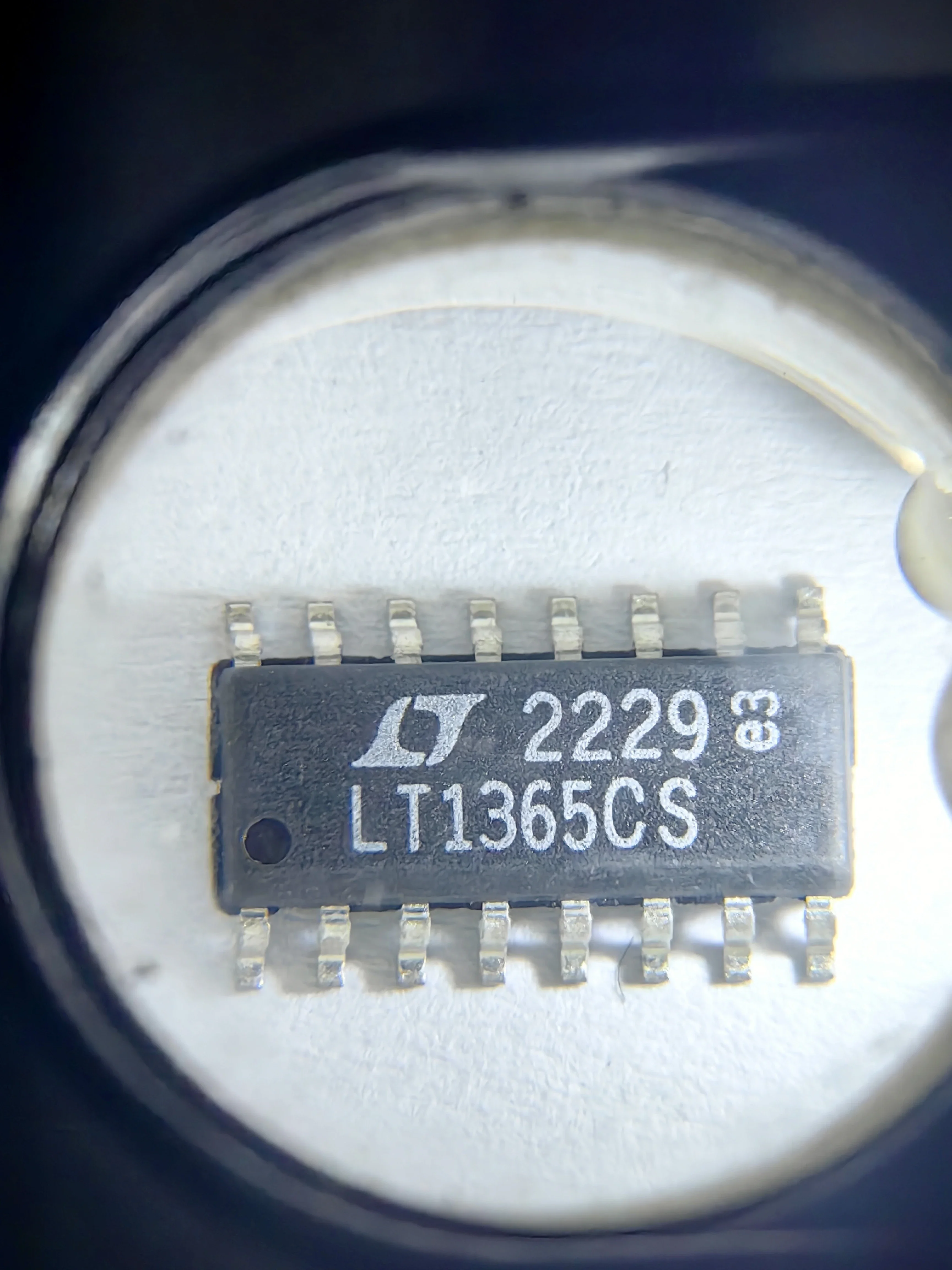 LT1365CS LT1365 - Dual and Quad 70MHz, 1000V/µs Op Amps