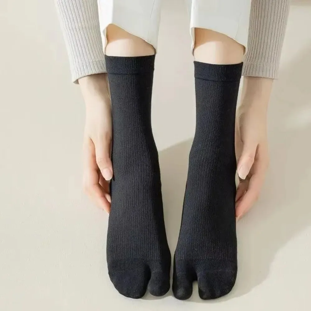 Japanese Style Solid Color Tabi Toe Socks Thin Cotton Split Toe Sock Odor-Resistant Sweat-Absorbent Mid-Calf Socks Girls