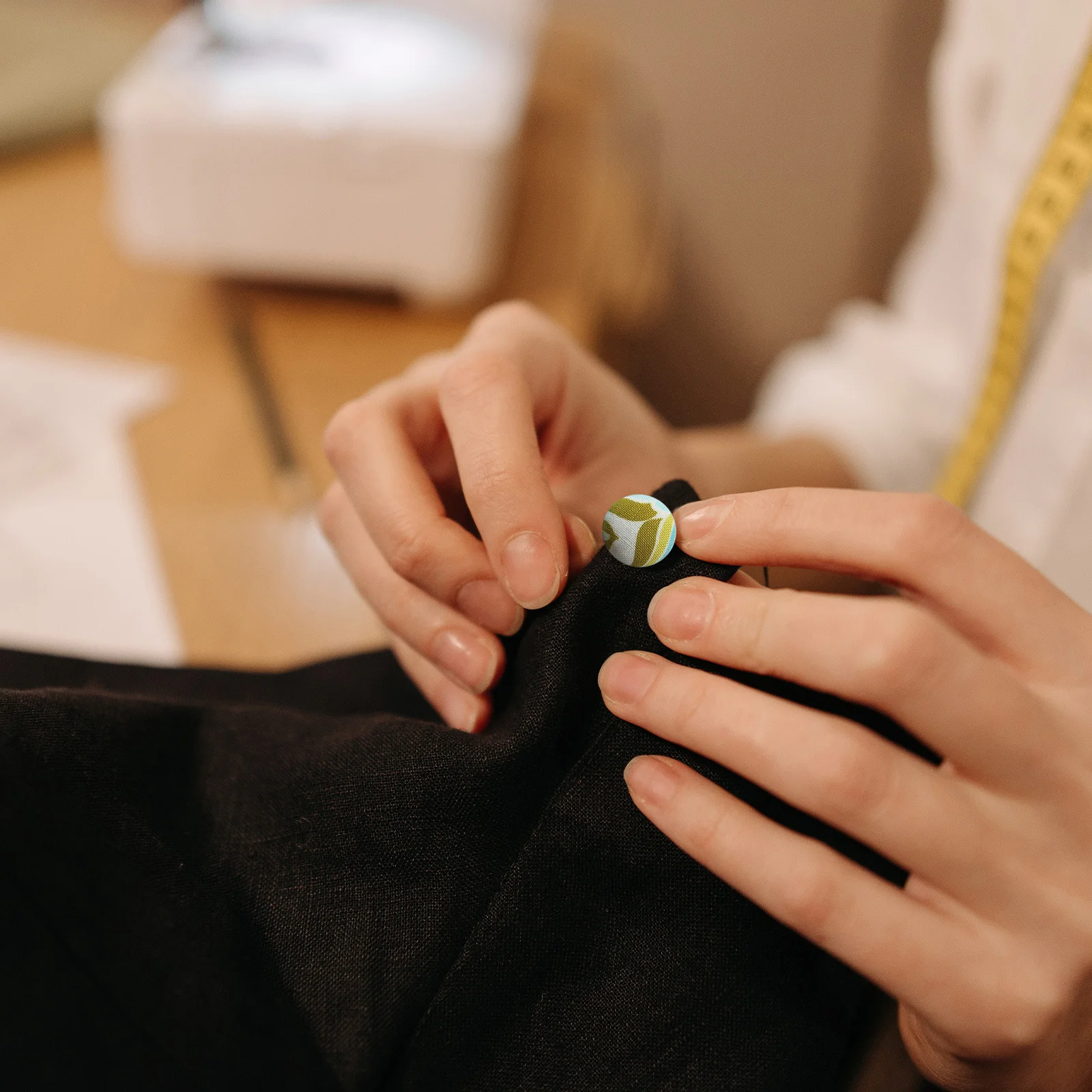 

100Pcs DIY Decorative Buttons Unfinished Parts for Bag Wallet Brooches Easy to Store Carry DIY Buttons Bag Buckles Embryo