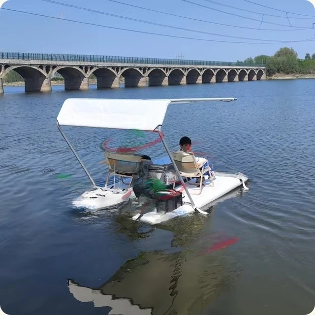 

Надувная водяная лодка для 2-х человек. Прочная надувная лодка с водяным веслом и игрушками для водной игры на тенте.