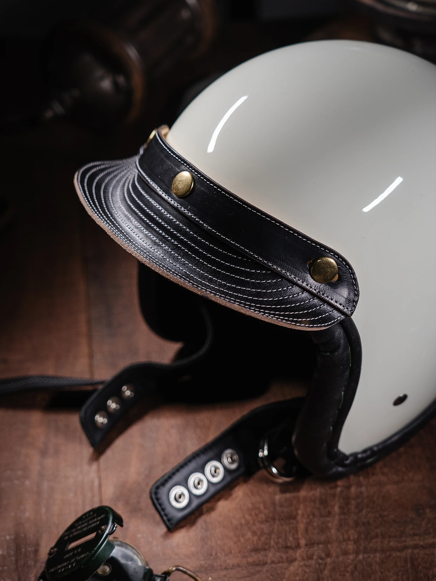 casco-de-motociclista-de-cuero-vintage-hecho-a-mano-sombrero-original-de-cuero-de-vaca-curtido-boton-en-t-tamano-ajustable-gorra-mecanica-de-sol