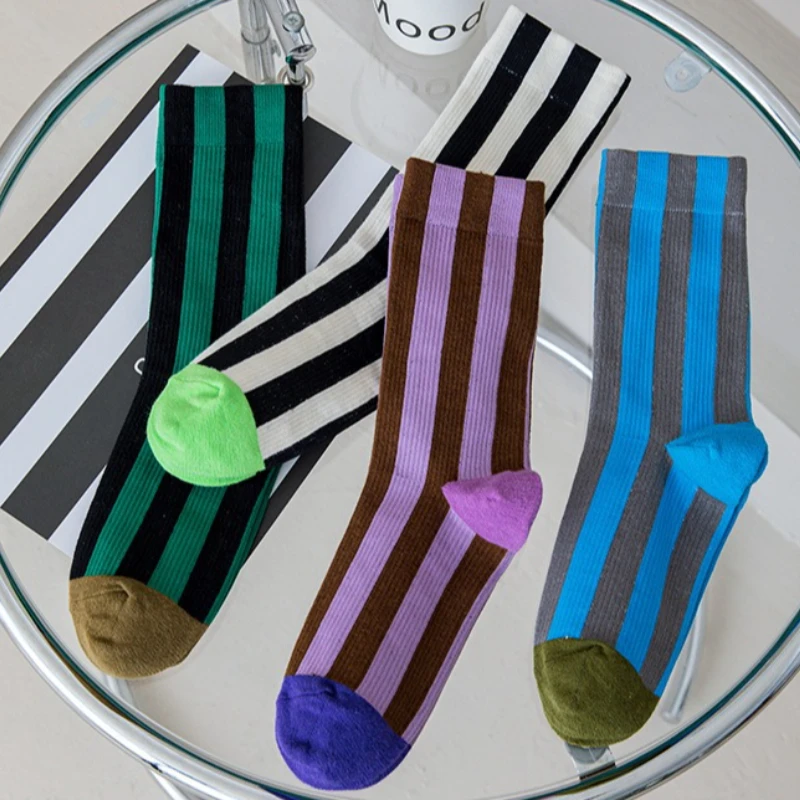 1/4 Paar Herbst-Winter-Trendsocken mit Farbblockierung und vertikalen Streifen, mittellange Socken aus Baumwolle, schweißabsorbierend, bequeme Freizeitsocken