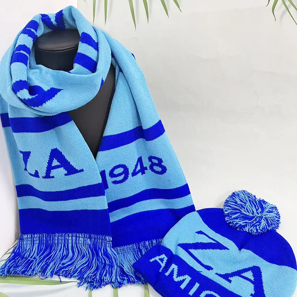 Hellblaues und königsblaues ZA 1948-Set aus Strickschal und Mütze