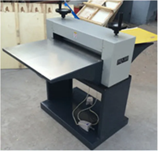 

Semi-Automatic Manual Flat Bed Die Cutting Machine Jigsaw Puzzle Paper Creasing Press for Business & Industrial Use