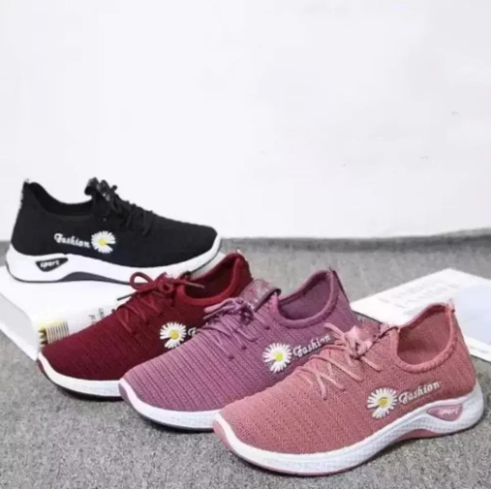 أحذية نسائية جديدة لعام 2025 بشبكة هوائية جوز الهند أحذية رياضية خفيفة الوزن قابلة للتنفس أحذية رياضية ناعمة سوليد غير رسمية أحذية عصرية عصرية