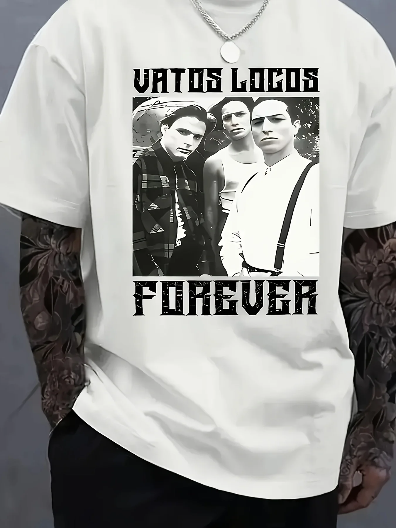 Vatos Locos Forever Graphic Print T-Shirt - 100% Lightweight Polyester, 140 G/M² Streetwear T-Shirt, Featuring a Geometric Desig